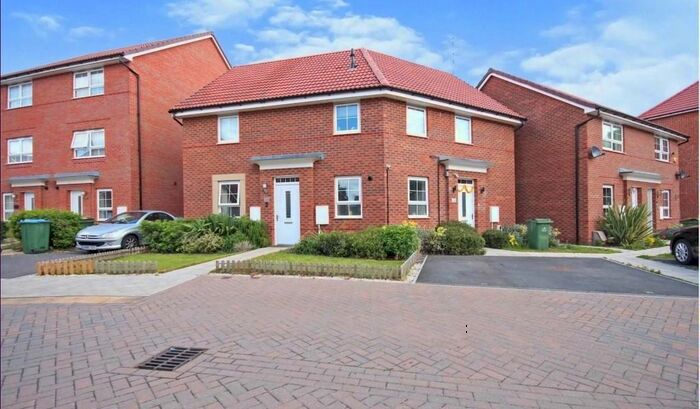 2 Bedroom Maisonette For Sale In Brambling Avenue, Canley, Coventry, CV4