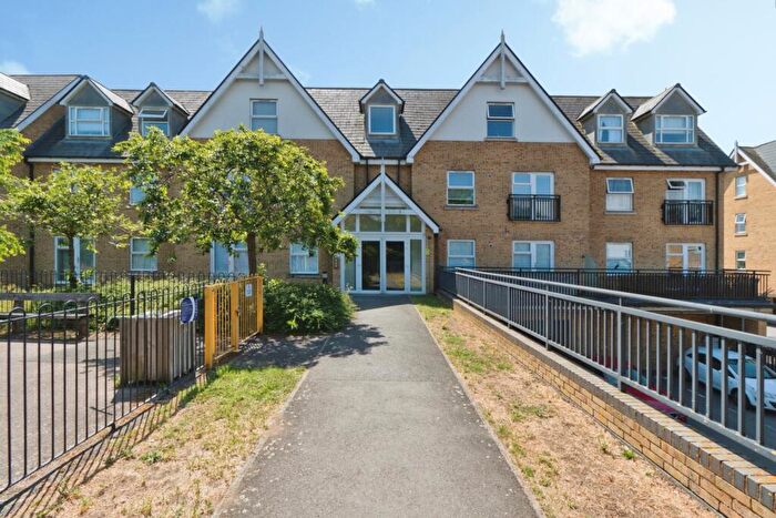 2 Bedroom Flat For Sale In Tanners Close, Crayford, Dartford, DA1