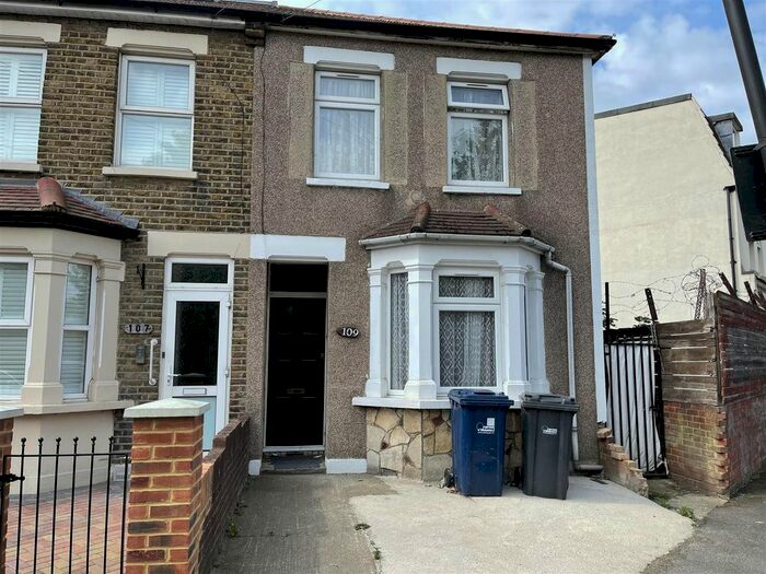 3 Bedroom Property To Rent In Dudley Road, Southall, UB2