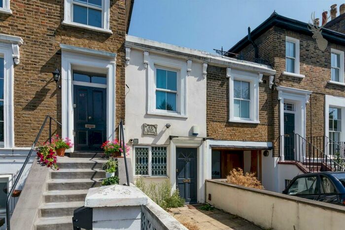 2 Bedroom Terraced House To Rent In Southgate Road, London, N1