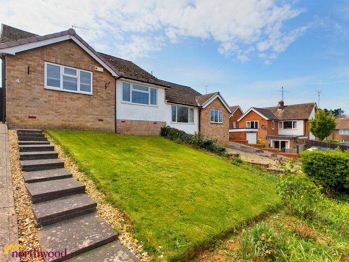 2 Bedroom Semi-Detached Bungalow To Rent In Leigh Grove, Banbury, OX16