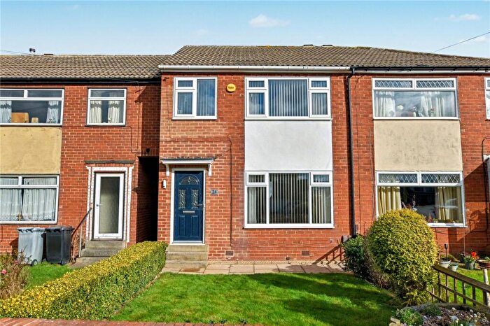 3 Bedroom Town House For Sale In Highfield Drive, Gildersome, Morley, Leeds, LS27