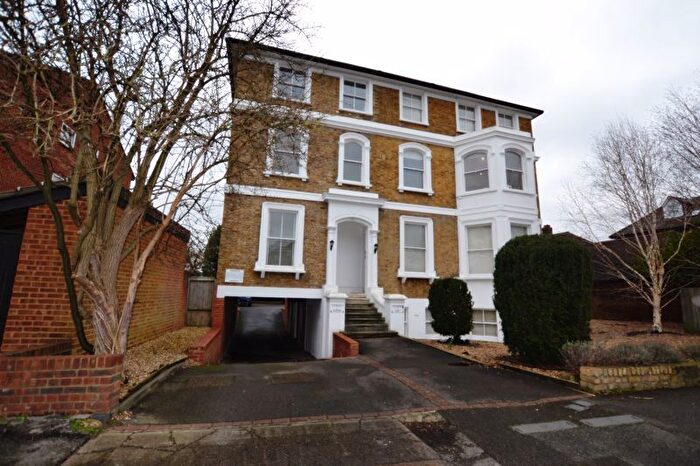 Studio To Rent In Berrylands, Surbiton, KT5