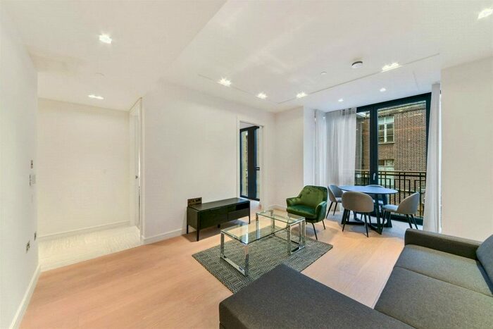 1 Bedroom Flat To Rent In Lincoln Square, Portugal Street, Holborn, WC2A