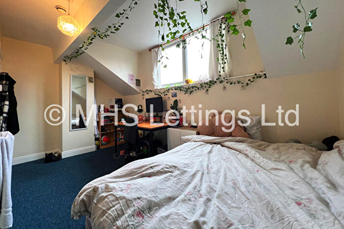 1 Bedroom Terraced House To Rent In Top Floor Rear Bedroom - Ash Road, Leeds, LS6