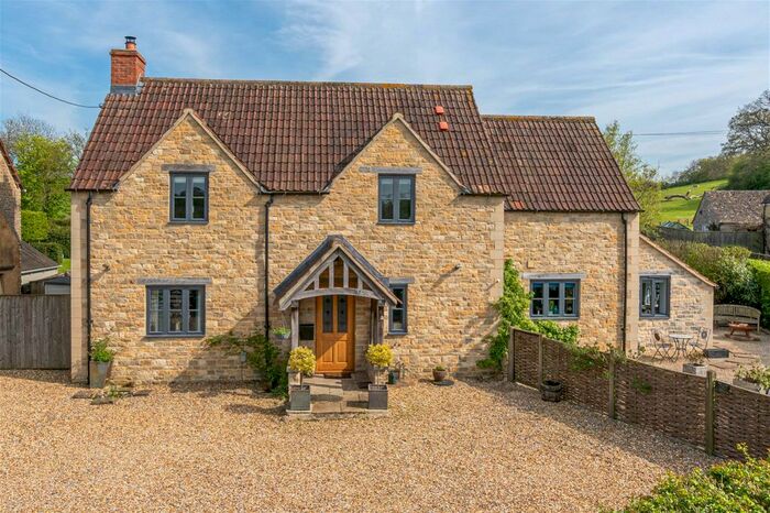 3 Bedroom Detached House For Sale In Rodbourne, Malmesbury, SN16