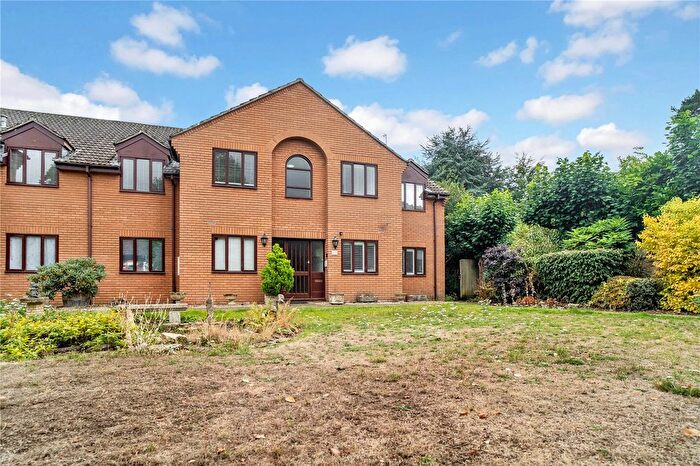 2 Bedroom Flat For Sale In Springfield Road, Old Town, Swindon, Wiltshire, SN1