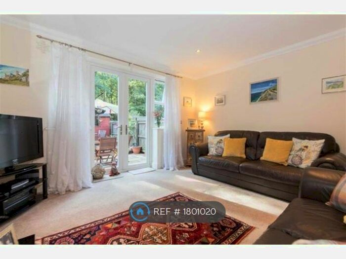 4 Bedroom Terraced House To Rent In Woodlands Gardens, Scunthorpe, DN17