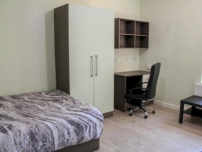 Studio To Rent In Brudenell Road, Hyde Park, Leeds, LS6