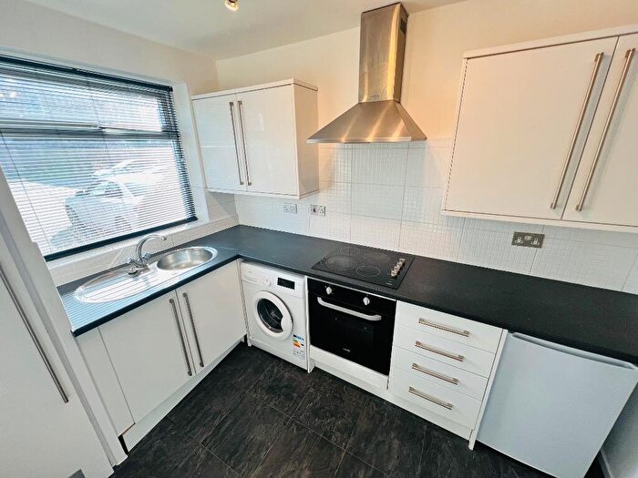 2 Bedroom Flat To Rent In Ashton Lane, Sale, Greater Manchester, M33