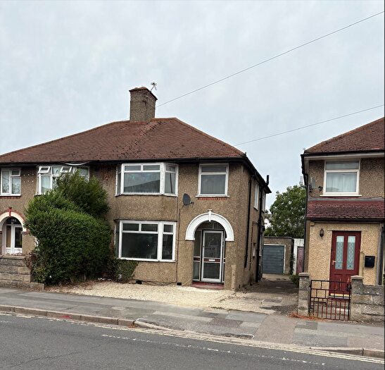 3 Bedroom Semi-Detached House To Rent In Barns Road, Oxford, Oxfordshire, OX4