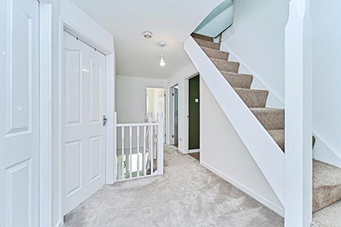 5 Bedroom Semi-Detached House For Sale In Kiniths Way, West Bromwich, B71