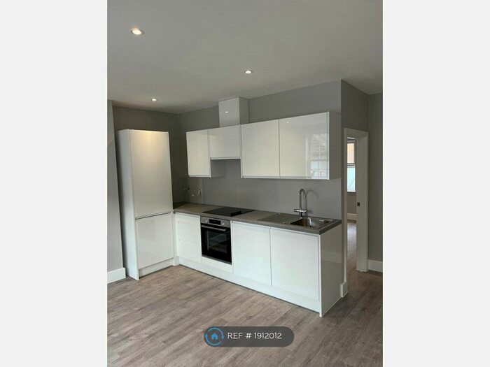 1 Bedroom Flat To Rent In Apple Market, Kingston Upon Thames, KT1