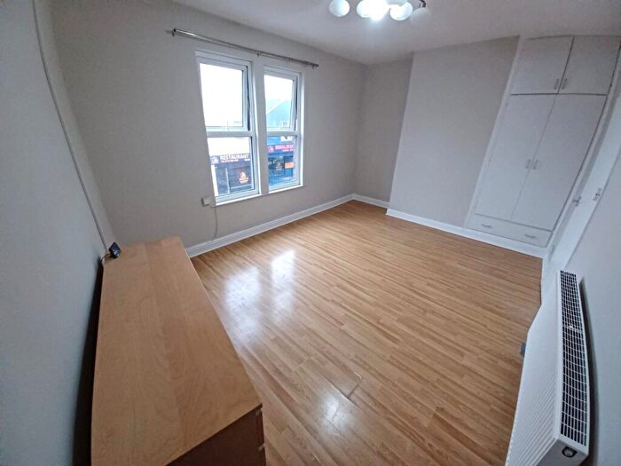 2 Bedroom Flat To Rent In Main Street, Garforth, Leeds, West Yorkshire, LS25