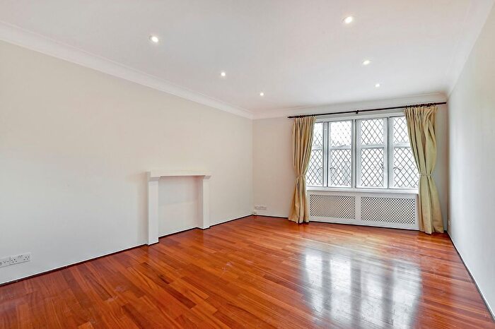 2 Bedroom Flat To Rent In Church Close, Kensington Church Street, London, W8