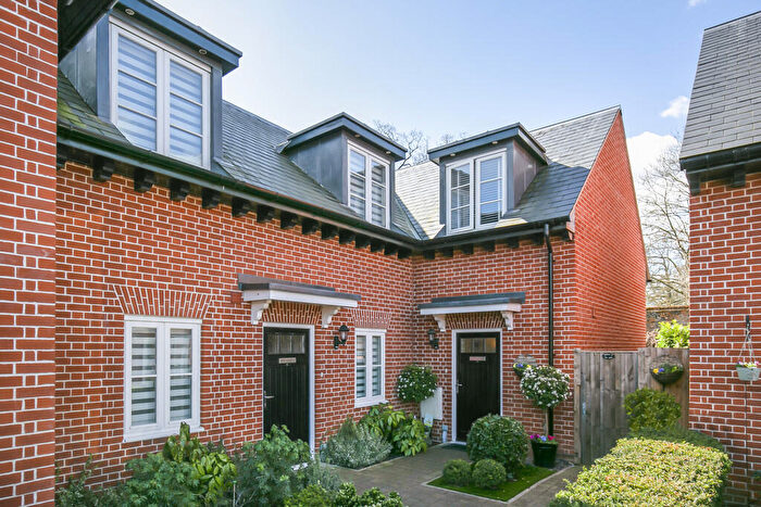 3 Bedroom Semi-Detached House To Rent In Willis Grove, Balls Park, SG13