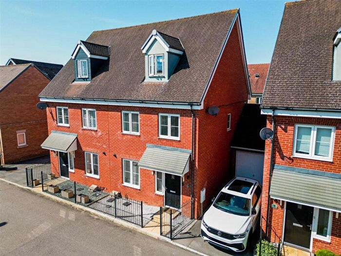 3 Bedroom House For Sale In Brandy Street, Aylesbury, HP18