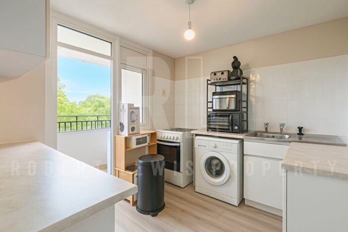 2 Bedroom Flat For Sale In Exeter Road, Ponders End, Enfield, EN3