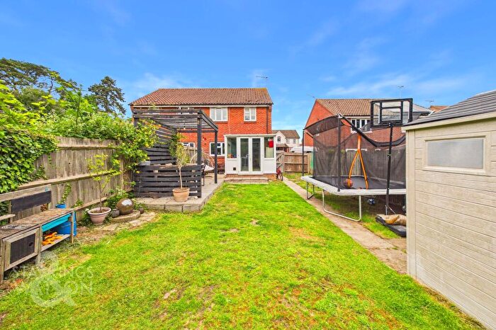 3 Bedroom Semi-Detached House For Sale In Mallard Close, Chedgrave, Norwich, NR14