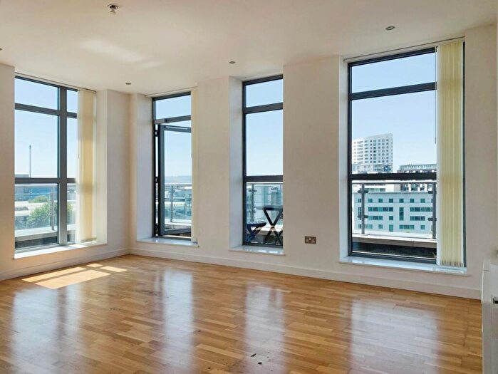 2 Bedroom Flat To Rent In Roberts Wharf, East Street, Leeds, West Yorkshire, LS9