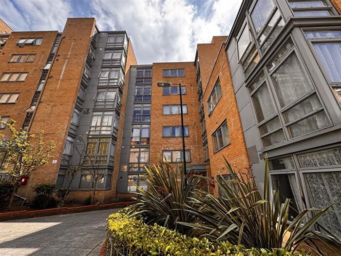 2 Bedroom Flat To Rent In Fairlead House, Cassilis Road, London, E14