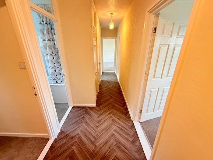 2 Bedroom Flat To Rent In Welshmans Hill, Sutton Coldfield, B73