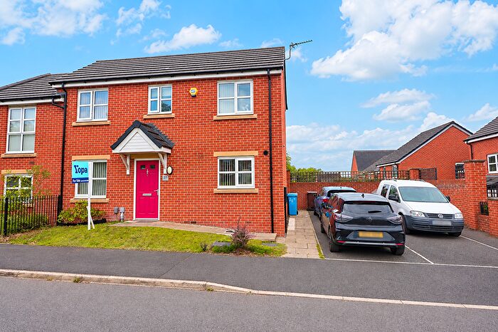 2 Bedroom Semi-Detached House For Sale In Northcote Avenue, Oldham, OL1