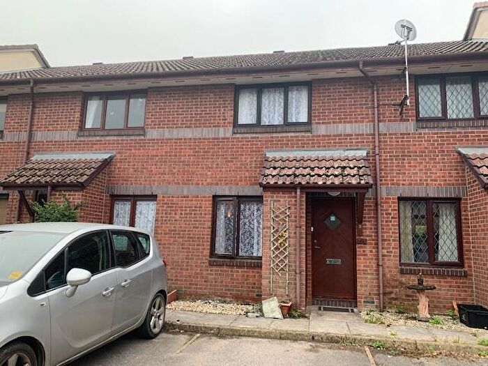 2 Bedroom House To Rent In Waterloo Way, Ringwood, BH24