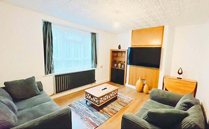 2 Bedroom Flat For Sale In Chart Street, Hoxton, London, N1