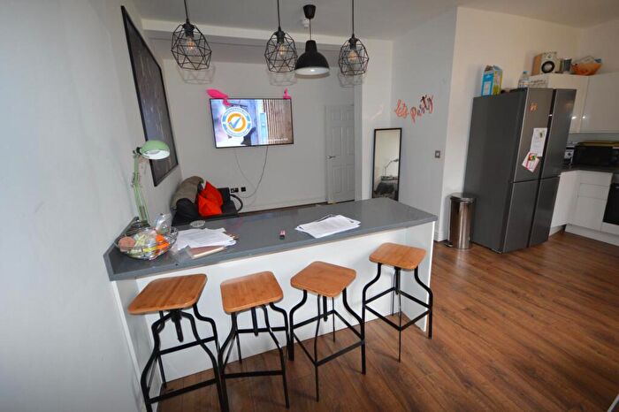 5 Bedroom House To Rent In Esher Road, Liverpool, L6