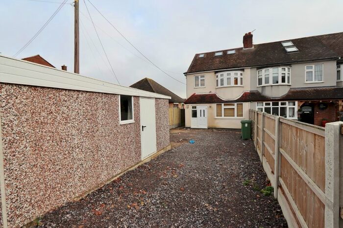 4 Bedroom End Of Terrace House To Rent In Lodge Lane, Romford, Essex, RM5