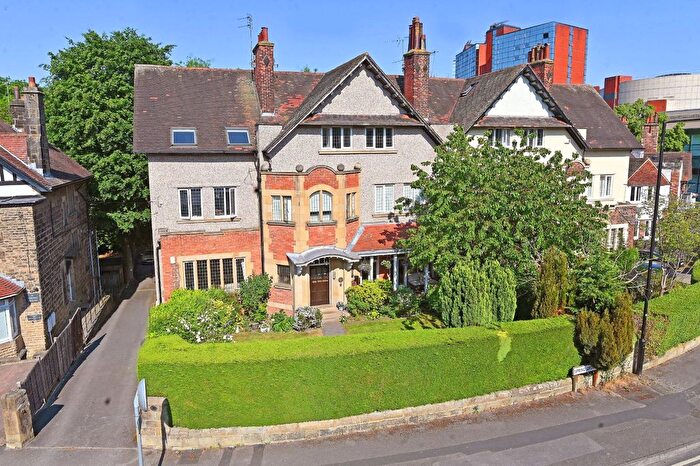 1 Bedroom Flat For Sale In Spring Grove, Ravensdale Court, HG1