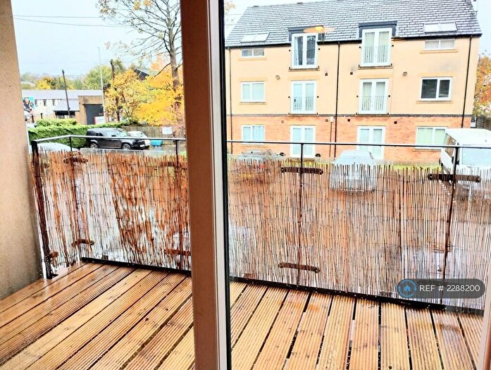 2 Bedroom Flat To Rent In Savoy Court, Stanningley, Pudsey, LS28