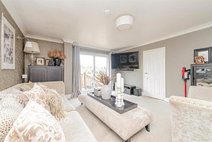 3 Bedroom Detached House For Sale In Polhill Drive, Walderslade, Chatham, Kent, ME5