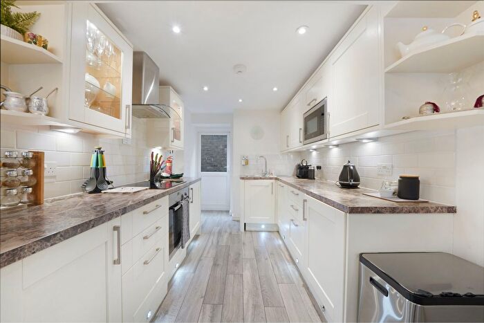 3 Bedroom Town House To Rent In Gillingham Street, London, SW1V