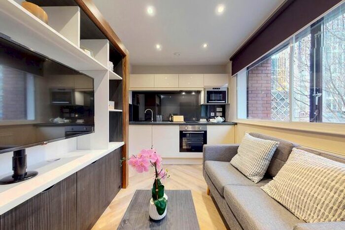 Studio To Rent In Apt, Live Oasis Wade Lane #, LS2