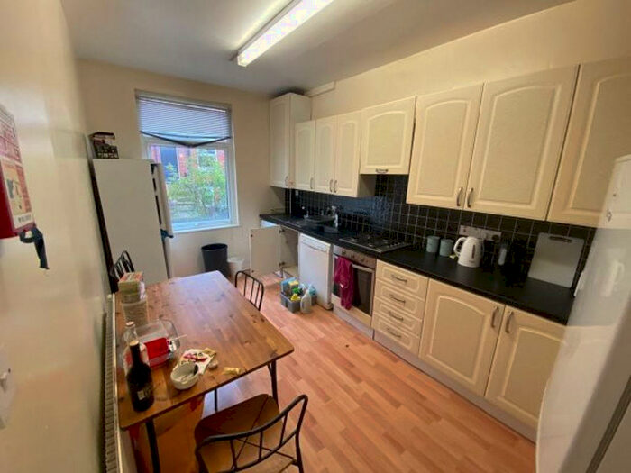 6 Bedroom House To Rent In Burchett Place, Leeds, LS6