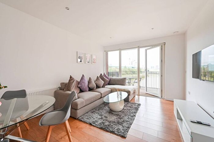 2 Bedroom Flat For Sale In Navigation Road, Tower Hamlets, London, E3