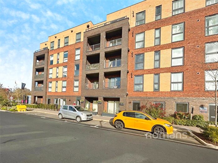 1 Bedroom Flat For Sale In Moorfield Place, Farnborough, Hampshire, GU14