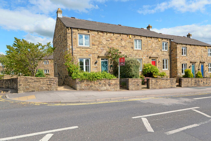 2 Bedroom Town House To Rent In Coach Street, Skipton, BD23