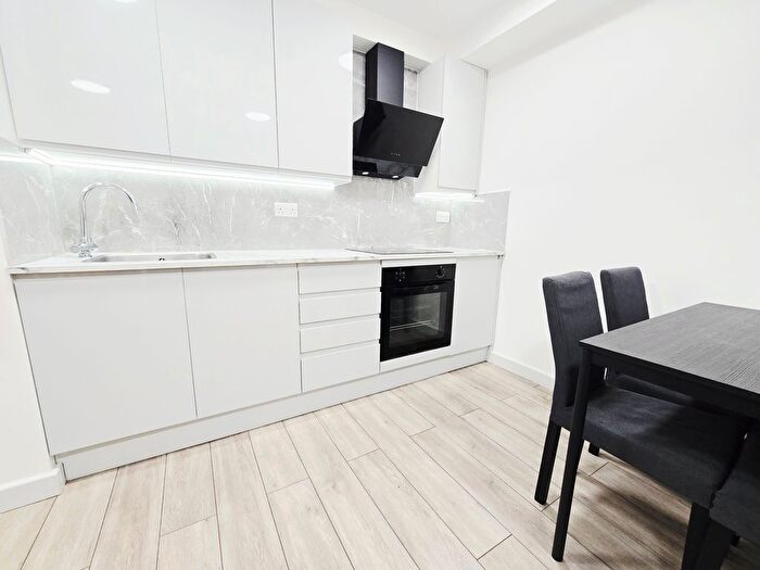 2 Bedroom Flat To Rent In Chatsworth Road, London, E5
