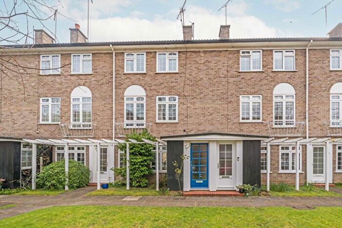 2 Bedroom Flat To Rent In Glenbuck Road, Surbiton, KT6