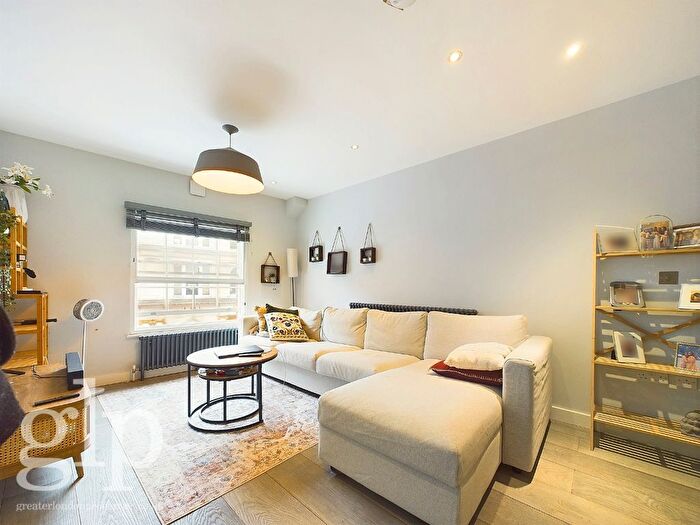 1 Bedroom Flat To Rent In St. Martin's Lane, London, Greater London, WC2N