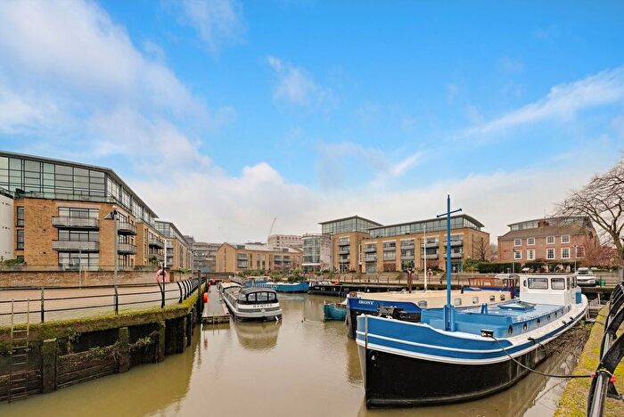 1 Bedroom Flat For Sale In Ferry Lane, Brentford, TW8