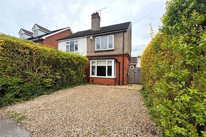 2 Bedroom Semi Detached House For Sale In Union Street, Farnborough, Hampshire, GU14