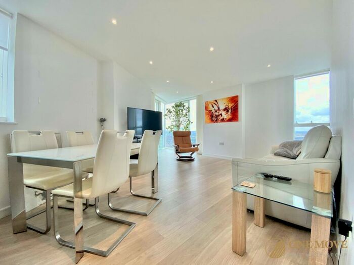 2 Bedroom Flat To Rent In Saffron Central Square, Pinnacle Apartments, CR0