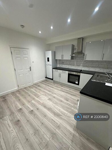 4 Bedroom Terraced House To Rent In Alfreton Road, Nottingham, NG7