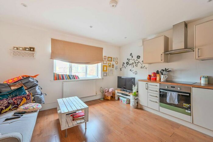 1 Bedroom Flat To Rent In High Road, Wood Green, London, N22