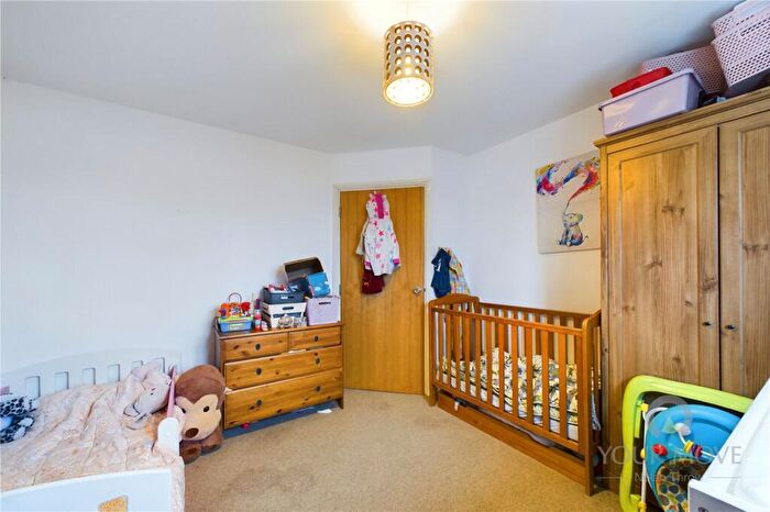 2 Bedroom Flat For Sale In Cotton Court, Northampton, NN4