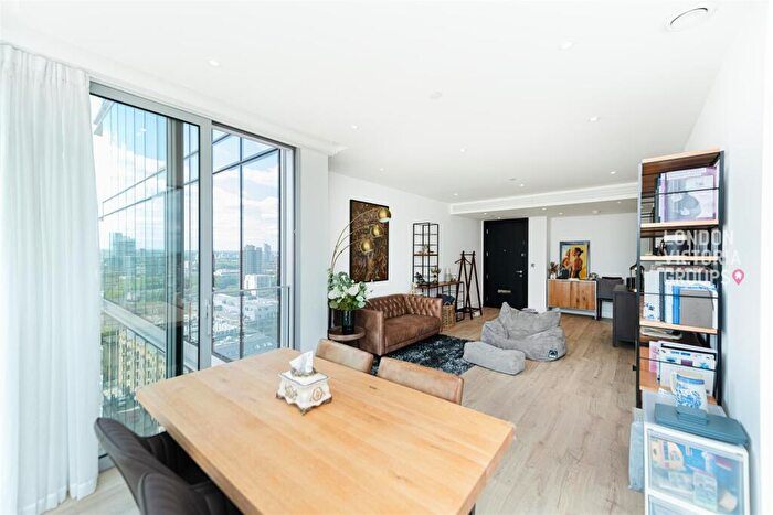 2 Bedroom Apartment To Rent In Cassia House, Piazza Walk, London, E1